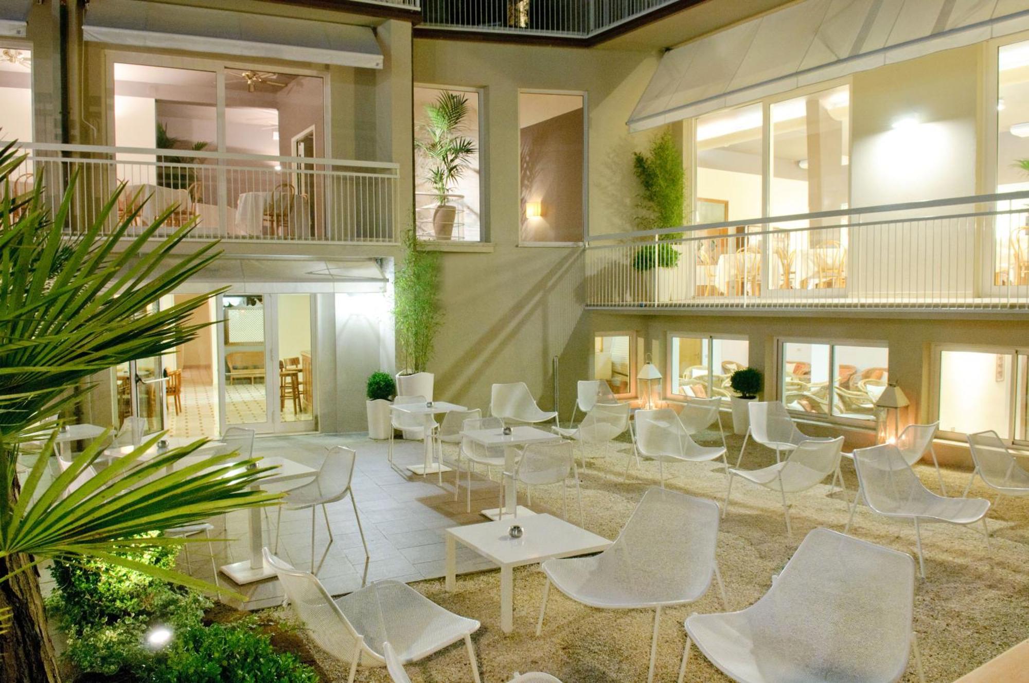 Hotel Trionfal Milano Marittima Zewnętrze zdjęcie