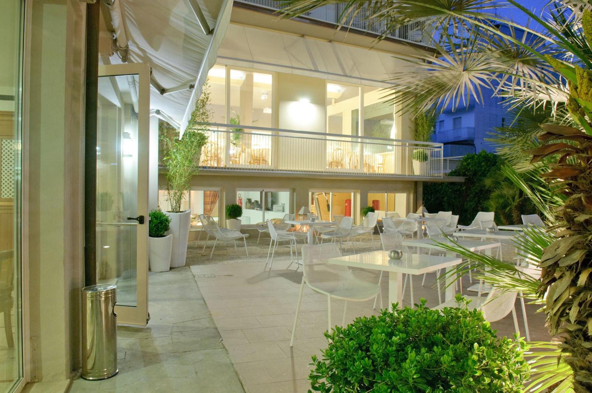Hotel Trionfal Milano Marittima Zewnętrze zdjęcie