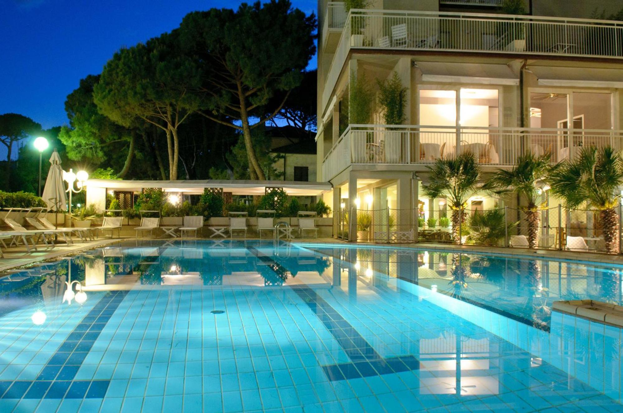 Hotel Trionfal Milano Marittima Zewnętrze zdjęcie