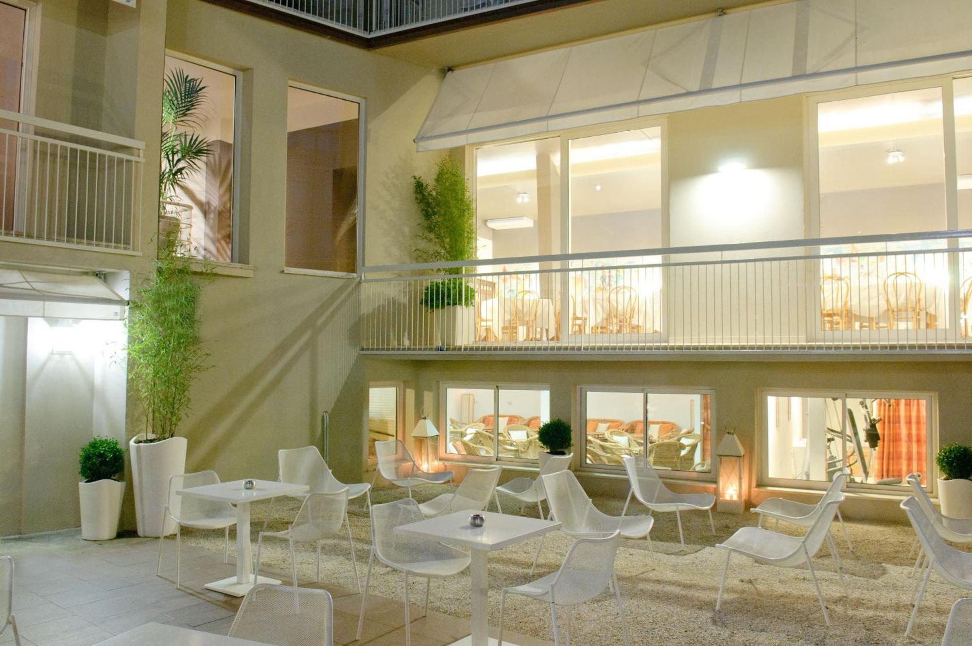 Hotel Trionfal Milano Marittima Zewnętrze zdjęcie